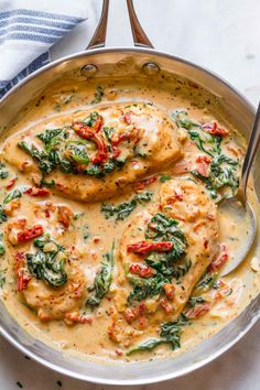 Chicken with Spinach in Creamy Parmesan - #eatwell101 #recipe - An easy #one-pan #dish that will wow the entaire family for dinner! - #recipe by #eatwell101 Chicken With Spinach, Creamy Parmesan Sauce, Creamy Parmesan, Parmesan Sauce, Makanan Diet, Health Dinner, India Food, Diet Vegetarian, Health Dinner Recipes