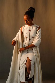 This dress is made of gabi fabric called fetil which is comfortable and classy look with an slits on the leg. Ethiopian Dress Modern 2022, Maasai Dress, Ethiopian Wedding Dress, History Of Ethiopia, Ethiopian Culture, Ethiopian Wedding, Habesha Dress, Ethiopian Traditional Dress, Ethiopian Dress