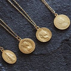 Romantic Office, Mens Necklace Fashion, Beautiful Gold Necklaces, Silver Jewels, Silver Choker, Classy Jewelry, Coin Jewelry, Mens Accessories Jewelry