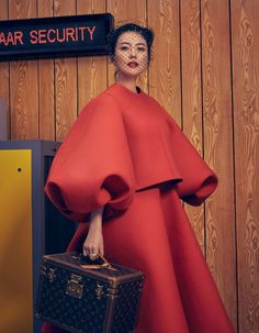 Poses For Fashion, Cover Story, Elegant Outfit, Fashion Magazine, Modest Fashion