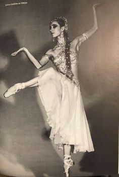 Sylvie Guillem, Ballet En Pointe, Ballet Gif, Dance Comp, The Royal Ballet, Vintage Ballet, Ballet Beauty, Ballet Inspiration, Ballet Art