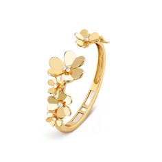 Van Cleef & Arpels - Frivole bracelet, 7 flowers, large model - Bracelet Woman Yellow Gold/Diamond - Like so many flowers dancing in the breeze, the Frivole® creations by Van Cleef & Arpels stand out with their graphic and airy aesthetic. Mirror-polished 18K gold or diamonds bestow a singular radiance upon heart-shaped petals. Like so many flowers dancing in the breeze, the Frivole® creations by Van Cleef & Arpels stand out with their graphic and airy aesthetic. Mirror-polished 18K gold or diamonds bestow a singular radiance upon heart-shaped petals. Frivole bracelet, 7 flowers, 18K yellow gold, round diamonds, large model; diamond quality DEF, IF to VVS. Van Cleef & Arpels, Watch Cufflinks, Flower Dance, 18k Gold Bracelet, Van Cleef And Arpels, 18k Gold Necklace, 18k Gold Earrings, 18k Gold Ring, Brooch Jewelry