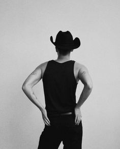 Cowboy Store, All American Boy, Edgy Looks, Studio Portrait Photography, Cowboys Men, Urban Cowboy, Men Photoshoot