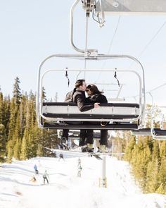 two people kissing on a ski lift with the words mammoth lakes winter wedding venues above them