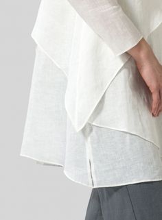 Lagenlook Tunic For Layering With Relaxed Fit, Spring Linen Tunic For Layering, Long Sleeve Tunic For Summer Layering, Spring V-neck Tunic In Lagenlook Style, Lagenlook Long Sleeve Linen Tunic, Lagenlook Long Sleeve Tunic For Daywear, Spring V-neck Lagenlook Tunic, Chic White Long Sleeve Tunic, Oversized Tunic For Layering