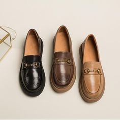 Classic Loafers, Look Office, Button Decorations, Handmade Leather Shoes, Brown Leather Loafers, Leather Loafer Shoes, Brown Loafers, Fit Ideas, Dress Shoes Womens