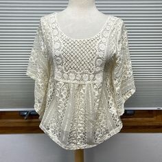 Maurice’s Ivory Sheer Lace Embroidered Kimono Dolman Sleeve Top With Open Back. Size Small Pit To Pit 16” Front Length 22” 98% Nylon, 2% Spandex New With Tag! * Offers Welcome & Appreciated * Ships Next Day Via Usps Priority * All Measurements Are Approximate * Bundle & Save 203/31 White Crochet Top With Lace Work, Spring Cream Blouse With Crochet Lace, Cream Summer Tops With Chikankari Embroidery, Summer Cream Tops With Chikankari Embroidery, Cream Crochet Lace Blouse For Spring, Cream Tops With Chikankari Embroidery For Summer, Cream Chikankari Embroidered Summer Tops, Cream Lace Blouse With Crochet Detail, Bohemian Embroidered Lace Top