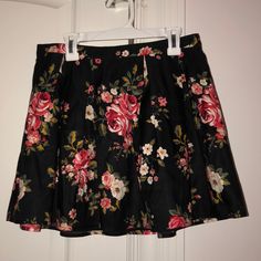 Forever 21 Black Skirt With Floral Designs. Brand New And Never Been Worn Forever 21 Black Summer Skort, Black Floral Print Mini Skirt, Trendy Black Floral Print Skirt, Forever 21 Black Lined Mini Skirt, Forever 21 Black Mini Skirt, Skirts Floral, Forever 21 Skirts, Black Skirt, Floral Designs