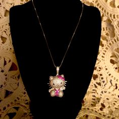 Super Sparkly Lovely Nwt Hello Kitty Bling Necklace! Soooo Stunning & Sparkly! I Have This Necklace In Both Gold & Silver. This Listing Is For Silver. 200s Jewelry, Gold Hello Kitty Necklace, Silver Y2k Jewelry, Mcbling Necklace, Mcbling Jewelry, Y2k Necklaces, 2000s Jewelry, Easy Diy Fashion, Hello Kitty Necklace