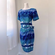 Measures 18 1/2 inches underarm to underarm, 30 inches underarm to bottom hem, sleeves measure 8 inches. In excellent pre-owned condition. 90s Dress, Short Sleeve Dress, Tropical Print, Dress Clothes For Women, Printed Shorts, Sleeve Dress, Floral Dress, Vintage 90s, Vintage Dresses