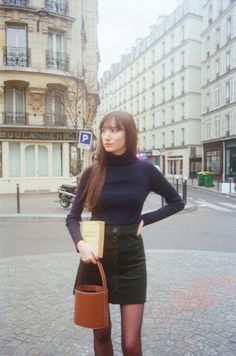 70s Clothing, French Street Fashion, Green Turtleneck, Modern Feminine, Love Vintage, Clothing Design