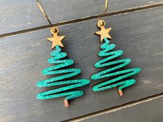 "This listing is for a pair of gorgeous sparkly Christmas tree wood earrings! These beautiful, lightweight, wood earrings are the perfect addition to any holiday outfit! Buy these for yourself or as a gift for your sister, mom, friend, or co-worker! Earrings measure 1.5\" and are made of wood. Be sure to check out the rest of our Christmas collection! If you don't see the color or style you need, contact us for a custom order! Spend $35 or more and receive FREE shipping in the US! Please note - Christmas Wooden Earrings, Wooden Christmas Earrings, Christmas Earrings Diy, Christmas Earings, Sparkly Christmas Tree, Christmas Tree Wood, Glowforge Projects, Glow Forge, Sparkly Christmas