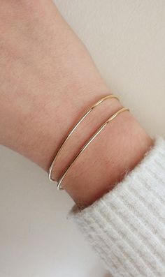 Np Outfits, Thick Gold Bracelet, Money Jewelry, Antique Style Jewelry, Aesthetic Doctor, Gold Bracelet Simple, 5 Fingers, Dainty Gold Bracelet, Minimal Gold