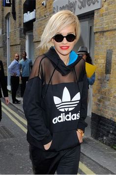 Rita Ora and Adidas Just Announced an Awesome New Collab | TeenVogue.com Mode Old School, Mode Adidas, Jaket Denim, Look Adidas, Sport Chic, Mein Style