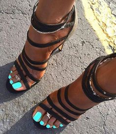 Blue Green Toenails, Toes Nails Colors Summer, Toe Nail Summer Colors, Aqua Pedicure, Turquoise Toenails, Toe Nail Colors For Summer, Turquoise Pedicure, Green Toenails, Green Pedicure