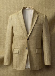 Aim for a lavish take on a casual style with our Highlander Heavy Beige Herringbone Tweed Jacket. Most significantly, crafted from a pure wool material expresses a thick, decently rugged and gorgeously soft texture with a distinctive herringbone weave over a brown hue. Additionally, the cloth exudes an enormously cozy vibe, which makes this jacket an excellent investment for the winter. Primarily, the precise tailoring jacket frames the contour and ensures you look sharp for a charming profile w Luxury Tweed Jacket With Herringbone Pattern, Luxury Tailored Tweed Jacket With Herringbone Pattern, Luxury Herringbone Tweed Jacket, Luxury Herringbone Pattern Tweed Jacket, Tailored Semi-formal Tweed Jacket With Herringbone Pattern, Grey Tweed Suit, Green Velvet Jacket, Herringbone Tweed Jacket, White Linen Suit