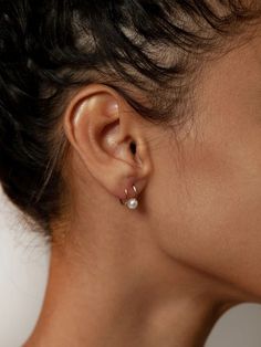 An elegant pair of earrings with a stylish twist. The flirty swirl shape elevates the idea of the classic pearl earring crafted from recycled metals. Classic Pearl Earrings, Large Pearl Earrings, Classic Pearl Necklace, Earrings Model, Swirl Earrings, Ab Workouts, Classic Earrings, Pearl Design, Pearl Earring