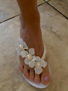 All Women Sizes . Three Heel Heights offered. Only the Best Materials Used in our Shop! Free Design Consultations Available 7 Days a Week Contact Audrey Diy Flip Flops Ideas, Flower Beach Wedding, Beach Wedding Flip Flops, Bridal Flip Flops, Beach Wedding Sandals, Bling Converse, Wedding Flip Flops, Trendy Womens Shoes, Converse Shoes Womens