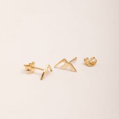 14K 18K Real Solid Gold Mountain Studs Earrings, Minimalist Earring, Hiking Jewelry, Tiny Mountain Earrings,  Birthday Gifts For Her, *Material: Solid Gold (Not Gold Filled or Gold Plated) *Carat: 14K - 18K (real gold) *Available gold color: Yellow, Rose, and White *Earring Size: approx. 9 mm  *The sizes of the earring may differ slightly due to handwork. ➘ Click on the link below for our other earring models: https://www.etsy.com/shop/sochicShe?section_id=36574524 Minimalist 14k Gold Ear Climbers As Gift, Modern 14k Gold Ear Climbers As Gift, Tiny Modern Gold Earrings, Dainty Yellow Gold Ear Climbers Gift, Gold Minimalist Pierced Ear Climbers, Minimalist Hypoallergenic Gold Ear Climbers, Modern Yellow Gold Ear Climbers As Gift, Modern Yellow Gold Ear Climbers Gift, Modern Yellow Gold Ear Climbers For Gifts