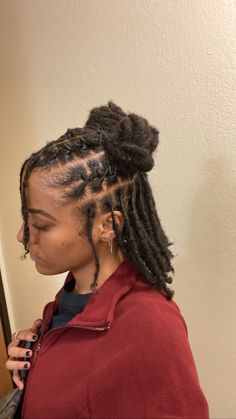 Barrell Twist Loc Styles Women, Locs Hairstyles Retwist, Short Loc Retwist Styles For Women, Short Retwist Locs Style, 1 Year Locs, Short Loc Retwist Styles, Wig Over Locs, Really Short Locs, Twist On Locs