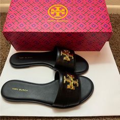 Tory Burch Everly Slide Size: 8 Color: Black Material: Leather Tory Burch Sandals Outfit, Tory Burch Sandals Black, Black Tory Burch Sandals, Burr Basket, Tory Burch Slides, Pretty Sandals, Tory Burch Sandals, Sandals Outfit, Girly Shoes