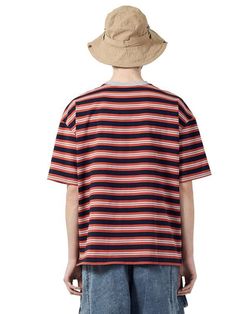 It is an oversized short sleeves t-shirt with stripe pattern. The neckline of the t-shirt has a bias tape inside to prevent it from stretching out easily.- Oversized fit- Multi-colored stripe pattern- Ribbed neck- Colorblock point Casual Short Sleeve T-shirt With Striped Collar, Casual Short Sleeve T-shirt With Vertical Stripes, Casual T-shirt With Striped Collar For Summer, Summer T-shirt With Striped Hem And Short Sleeves, Summer Short Sleeve T-shirt With Striped Hem, Retro Striped T-shirt For Streetwear, Summer T-shirt With Striped Design And Short Sleeves, Casual Red T-shirt With Contrast Stripes, Relaxed Fit Striped Hem T-shirt For Summer