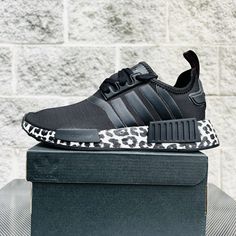 Adidas Nmd R1 Women, Power Moves, Athletic Trainer, Running Shoes Black, Adidas Nmd R1, Sneakers Running, Black Trainers, Nmd R1, Adidas Nmd