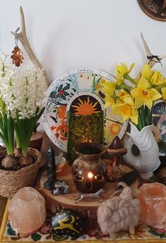 Shaman Altar, Spiritual Room Ideas, Ostara Altar, Witchy Cottage, Sacred Space Altar, Crystal Room Decor, Witchy Room, Witchcraft Altar