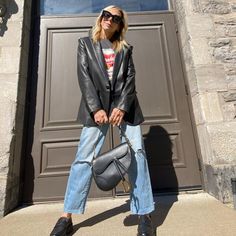 Leather Blazer Jeans Outfit, Fitted Leather Blazer, Style Black Leather Blazer, Leather Blazer Styling, Leather Black Blazer Outfit, Leather Blazer Outfit 2023, Leather Jacket Blazer Outfit, Vintage Leather Blazer Outfit, Long Leather Blazer Outfit