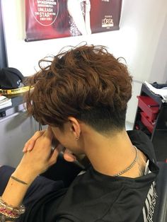 Taper Fade Short Hair, Androgynous Hair, Tomboy Hairstyles, Men Haircut Curly Hair, Asian Haircut, Wavy Hair Men, Men Hair Color, Hair Inspiration Short, Haircuts For Wavy Hair