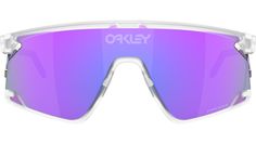 Gafas de sol Oakley BXTR Metal modelo OO9237 código de color 02 con montura de nailon transparente mate y lentes prizm violeta de policarbonato. Oakley combina deportes activos y estilo de vida con tecnología e innovación de vanguardia para mejorar la vida de las personas. Con una historia que se remonta a 1975, Oakley se ha consolidado como un nombre líder en gafas deportivas y de alta gama. Su compromiso inquebrantable con la resolución de problemas y la transformación de las innovaciones en arte ha catapultado a Oakley a alturas excepcionales en la industria. Particularmente famosas por sus incomparables lentes, las gafas Oakley se han convertido en una opción básica para los entusiastas del ciclismo, la carrera, el triatlón, el surf, el golf y las actividades al aire libre, elevando su Modern Purple Shield Sunglasses With Gradient Lenses, Modern Purple Shield Sunglasses With Uv Protection, Modern Purple Shield Sunglasses With Uva Protection, Modern Clear Shield Sunglasses With Uva Protection, Sports Sunglasses With Uv Protection And Clear Color, Clear Shield Sunglasses With Gradient Lenses For Outdoor, Outdoor Clear Shield Sunglasses With Gradient Lenses, Sports Clear Sunglasses With Anti-reflective Coating, Sports Sunglasses With Clear Mirrored Lenses