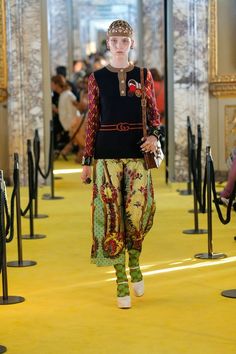 Gucci Cruise Show 2018 Gucci 2018, Gucci Shop, Runway Collection, Fashion Outfit, Runway Fashion