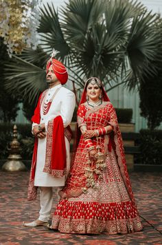 Indian Couple Photography Poses Married, Indian Married Couple Photos, Lehenga Bride And Groom, Bridal And Groom Photoshoot, Barat Dress Design, Wedding Couple Poses Photography Indian, Marwadi Wedding, Barat Dresses, Barat Dress