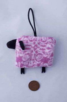 Sheep Square hanging decor ( no stuffing ) - color in pink
Size: around 2 3/4 " x 2 1/2"
Material: Body and face - fleece , leg - felt . Sheep Art, Sewing Art, Nov 1, Hanging Decor, Fiber Art, Sheep, Arts And Crafts, Accessory Gift, Pet Supplies