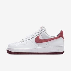 Comfortable, durable and timeless—the AF1 is a fan favorite for a reason. Classic '80s construction pairs with bold details for style that tracks whether you're on the court or on the go. And because we can't resist a tempting treat, a special Valentine's Day colorway sweetens the look. Tenis Nike Air, White Air Force 1, Sell Shoes, Team Red, Nike Models, Gold Sneakers, Polo Sport Ralph Lauren, Adidas Adilette, Nike Air Force 1 07