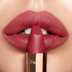 Winter Lip Color, Revolution Lipstick, Charlotte Tilbury Matte Revolution, Berry Lipstick, Lipstick Kit, Bond Girl, Lip Gloss Colors, Smink Inspiration, Best Lipsticks