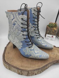 Victorian Boots, Ankle Boots, Suzani Boots, Kitten Heel, Women Boots, For Her, Lace Up Boots, Handmade, Everyday Boots, Genuine Leather #SuzaniBoots #LaceUpBoots #AnkleBoots #TapestryBoots #CustomBoots #victorian #ForHer #VictorianBoots #handmade #FestivalBoots Medieval Boots, Viking Shoes, Embroidery Boots, Short Cowboy Boots, Festival Boots, Victorian Boots, Hippie Boots, Fashion Cowboy Boots, Womens Booties