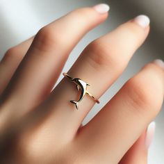 *Free engravings up to 20 characters* Dive into the depths of the ocean with this enchanting minimalist dolphin ring! 🌟 It's a graceful adornment for your finger or a splendid gift for anyone who's captivated by the ocean's wonders and the playful spirit of dolphins. 🐬💙 Let's swim into versatility; this ring is perfect for stacking or making a statement on its own, crafting a subtle yet captivating allure. Meticulously designed, it features a minimalist dolphin design along a delicate band, capturing the essence of these graceful marine creatures. It's as stylish as it is evocative, ready to accompany you through beachy days or underwater adventures. Whether you're celebrating the beauty of the ocean or simply in search of that unique piece of jewelry with a touch of the sea, this dolph Dolphin Design, Ocean Ring, Dolphin Ring, Marine Creatures, Dolphin Lover, Ocean Jewelry, Ring Dainty, Gift Jewelry, Marine Life