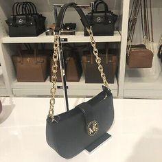 Premium Michael Kors Lady Carmen Extra Small Leather Pouchette Crossbody bag Purse Black, Women's Bags Purse Black, Women's Bags, Women's Accessories, Fashion Bags, Trendy Fashion, Bags Handbags, Crossbody Bag, Shoulder Strap, Bag Lady