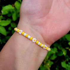 Daisy Chain Stretch Bracelet. Made with white seed beads and beautiful miniature daisy beads. Available in yellow and white seed beads also. Daisy Chain Bracelet, Daisy Beads, Daisy Chain, Stretch Bracelet, Stretch Bracelets, Chain Bracelet, Seed Beads, Jewelry Bracelets, Daisy