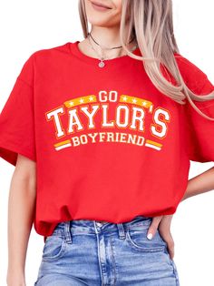 Get ready for football season with this trendy "Go Taylor's Boyfriend" t-shirt! Perfect for women who want to support their favorite player (or pop culture reference) with style, this shirt is ideal for game day, tailgates, or casual outings. Featuring a fun and bold graphic, this tee will make you the star of the tailgate! Features: -Fun "Go Taylor's Boyfriend" graphic, perfect for football season -Soft, comfortable fabric for all-day wear, whether you're watching the game or hanging out with friends -Trendy and stylish design that pairs well with any game day outfit -Available in multiple sizes to ensure the perfect fit -Ideal for tailgates, game day parties, or casual wear during football season Why You'll Love It: This "Go Taylor's Boyfriend" t-shirt is the perfect combination of fun a Taylor Boyfriend, Football Gift, Red T Shirt, Womens Football, Gameday Outfit, Boyfriend T Shirt, Mom Daughter, Red Tshirt, Tees For Women