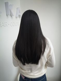 Almost Black Hair, Indian Hair Cuts, Dark Black Hair, Straight Black Hair, Hair Inspiration Long, Bollywood Outfits, Silk Hair, Short Hair With Bangs