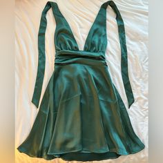 Garage Satin Halterneck Dress Emerald Green Never Worn, New With Tags Size Xs Short Corset Dress Green, Halter Dress Formal Short, Jewel Tone Hoco Dress, Emerald Green Summer Dress, Hoco Dresses V Neck, Emerald Hoco Dress, Emerald Green Hoco Dress, Emerald Green Dress Short, Dark Green Hoco Dress