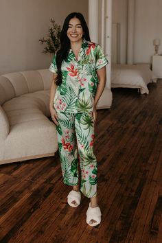 Custom Mint Tropical Pajamas Pants set – Spikes and Seams Pajamas Pants, Bridal Party Robes, Wedding Robe, Green Mint, Tropical Design, Bachelorette Weekend, Bridesmaid Robes, Satin Pajamas, Elastic Waist Shorts