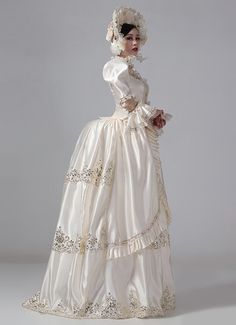 19th Century Champagne Victorian Bustle Dress Gown  Color:Champagne  Material: This dress made of High Quality Satin, soft,smooth and comfortable to wear  Sleeve Length:  Long Sleeve  Dresses Length:Floor Length  Neckline:  Square Collar  Decoration: Ruffles + Lace  Package Includes:  Dress + Hat    The length of skirt about 45 inches (114 cm) long from waist to hem regardless of size. This dress is pictured with a 6-hoop skirt Petticoat underneath to achieve the look. Petticoat are NOT INC Victorian Bustle Dress, Masquerade Party Dresses, Bustle Dresses, Masquerade Dress, Gothic Victorian Dresses, Victorian Bustle, Bustle Dress, Dress Ball Gown, Hoop Skirt