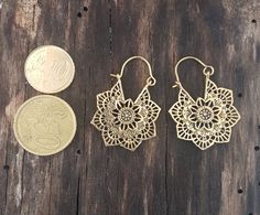 Tribal geometric gipsy mandala hoop earrings dainty made of brass. SIZE: 40 mm x 30 mm. YOU CAN FIND THIS MODEL SILVER PLATED IN: https://www.etsy.com/es/listing/615157406/pendientes-tribales-plata-geometric?ref=shop_home_active_3&frs=1 YOU CAN FIND SOME SIMILAR MODELS IN: https://www.etsy.com/es/listing/483419991/pendientes-tribal-espiral-brass-earrings?ref=shop_home_active_1&frs=1 https://www.etsy.com/es/listing/688602658/pendientes-grandes-gipsy-earrings-gold?ref=shop_home_active_5&am Bohemian Bronze Earrings With Intricate Design, Bohemian Bronze Flower Earrings Nickel Free, Bohemian Brass Dangle Flower Earrings, Bohemian Bronze Flower Earrings Nickel-free, Handmade Dainty Brass Hoop Earrings, Handmade Bohemian Brass Flower Earrings, Bohemian Filigree Hoop Earrings As Gift, Dainty Handmade Brass Hoop Earrings, Bohemian Brass Drop Flower Earrings