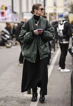 Oversized Jacket Outfit, Ma 1 Jacket, Winter Jacket Outfits, Oversize Outfit, Outfit Oversize, Jacket Outfit Women, Best Leather Jackets, Leather Jacket Outfits, Jacket Outfit