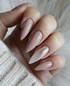 Work Nails, Almond Nails Designs, Spring Nail Art, Trendy Nail Design, Nails 2024, Spring Nail, Minimalist Nails, Nail Designs Spring