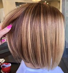 Popular Short Haircuts, Short Hair Model, New Short Hairstyles, Kadeřnické Trendy, Bob Hairstyles For Fine Hair, Bob Haircuts For Women, Short Bob Haircuts, Brown Blonde Hair, Pixie Haircuts