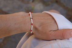 Look cute and summery with this seed bead bracelet/anklet! Perfect for you or as a gift! :)  MATERIALS - 2mm seed beads, elastic cord, silver coloured spring ring clasp LENGTH - Available in 4.5in, 5in, 5.5in, 6in, 6.5in, 7in, 7.5in, 8in, 8.5in and 9in! Please keep in mind every bracelet/anklet is handmade and unique so the size may vary slightly :) ADJUSTABILITY - Bracelet/anklet comes in 1 size only but I can add a chain extension to make it adjustable if needed! Simply message me to request t Minimalist Beaded Bracelets With Tiny Beads For Summer, Minimalist Beaded Bracelets For Summer, Minimalist Beaded Bracelets For Everyday Summer Wear, Dainty Beaded Bracelets For Everyday Summer, Minimalist Colorful Beaded Bracelets For Summer, Dainty Beaded Bracelets For Summer Gift, Simple Handmade Beaded Bracelets As Gift, Dainty Beaded Bracelets For Summer, White Minimalist Beaded Bracelets For Summer